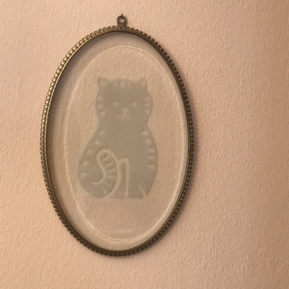Cute Etched Cat in Oval Glass Wall Plaque - Picture 7 of 8
